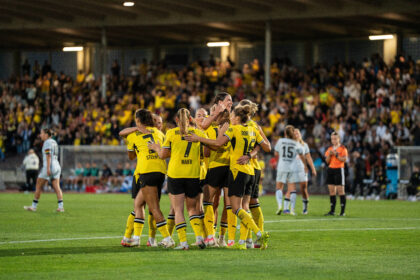 Die BVB-Frauen jubeln