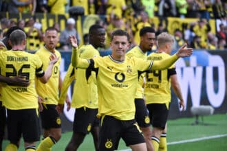 Jubel Konstantinos Karetsas Borussia Dortmund, mi., nach dem 1:0 von Serhou Guirassy