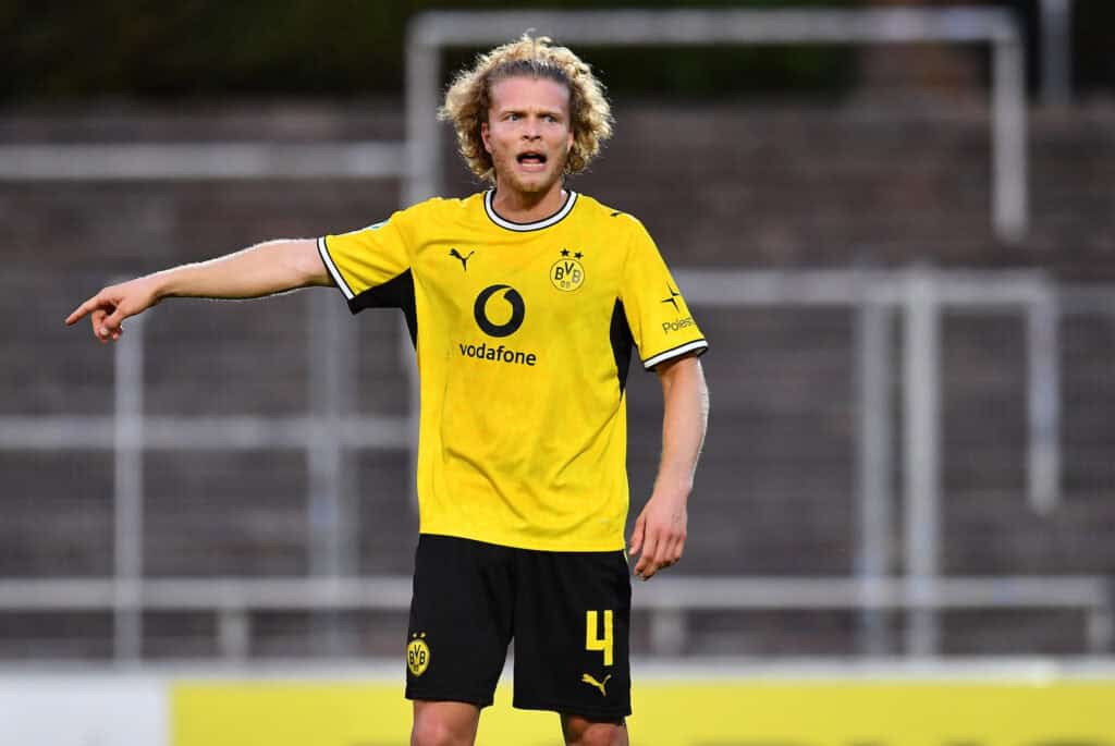 Borussia Dortmund U23 - Schalke 04 U23 ** NUR FÜR REDAKTIONELLE ZWECKE ** EDITORIAL USE ONLY **Fußball Regionalliga West 6.Spieltag: Borussia Dortmund U23 - Schalke 04 U23 am 01.09.2026 im Stadion Rote Erde in Dortmund Jesper Verlaat ( Borussia Dortmund U23 ) Deutschland Nordrhein Westfalen Dortmund Copyright: ThorstenxTillmann *** Borussia Dortmund U23 vs. Schalke 04 U23 ** FOR EDITORIAL USE ONLY ** EDITORIAL USE ONLY ** p Soccer Regionalliga West, Matchday 6: Borussia Dortmund U23 vs. Schalke 04 U23 on September 1, 2026, at Rote Erde Stadium in Dortmund. Jesper Verlaat, Borussia Dortmund U23, Germany, North Rhine-Westphalia, Dortmund. Copyright ThorstenxTillmann Copyright: ThorstenxTillmann doc87ezw3phaxs1ex2l2csw ,EDITORIAL USE ONLY