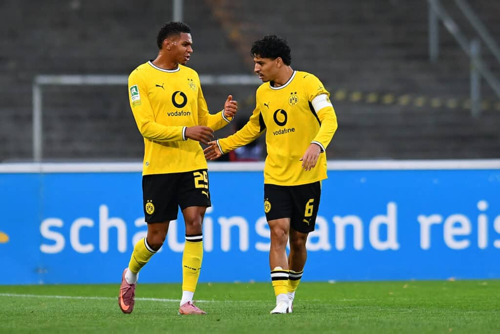 Borussia Dortmund U23 - Schalke 04 U23 ** NUR F√úR REDAKTIONELLE ZWECKE ** EDITORIAL USE ONLY **Fu√üball Regionalliga West 6.Spieltag: Borussia Dortmund U23 - Schalke 04 U23 am 01.09.2026 im Stadion Rote Erde in Dortmund Kevin Mutove ( Borussia Dortmund U23 ), links - Ayman Azhil ( Borussia Dortmund U23 ), rechts Deutschland Nordrhein Westfalen Dortmund Copyright: ThorstenxTillmann *** Borussia Dortmund U23 vs. Schalke 04 U23 ** FOR EDITORIAL USE ONLY ** EDITORIAL USE ONLY ** p Soccer Regionalliga West, Matchday 6: Borussia Dortmund U23 vs. Schalke 04 U23 on September 1, 2026, at Rote Erde Stadium in Dortmund. Kevin Mutove (Borussia Dortmund U23), on the left: Ayman Azhil, Borussia Dortmund U23; on the right: Dortmund, North Rhine-Westphalia, Germany. Copyright ThorstenxTillmann Copyright: ThorstenxTillmann doc87ezw2m906sctericln ,EDITORIAL USE ONLY