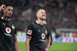 19.09.2026: Fuﬂball: VfB Stuttgart - Borussia Dortmund, 4. Spieltag der 1. Bundesliga in der MHP Arena Felix Nmecha Borussia Dortmund, 8 und Waldemar Anton Borussia Dortmund, 3 beim Feiern nach Abpfiff vor der Dortmund Kurve WICHTIGER HINWEIS: Gem‰ﬂ den Vorgaben der DFL und des DFB ist es untersagt, in dem Stadion und/oder vom Spiel angefertigte Fotoaufnahmen in Form von Sequenzbildern und/oder video‰hnlichen Fotostrecken zu verwerten bzw. verwerten zu lassen. *** September 19, 2026: SoccerVfB Stuttgart vs. Borussia Dortmund, Matchday 4 of the Bundesliga at the MHP Arena: Felix Nmecha Borussia Dortmund, 8 and Waldemar Anton Borussia Dortmund, 3 celebrating after the final whistle in front of the Dortmund stands. IMPORTANT NOTICE: In accordance with DFL and DFB regulations, it is prohibited to use or allow the use of photographs taken in the stadium and/or during the game in the form of sequential images and/or video-like photo sequences Copyright: xJamesxZabelx